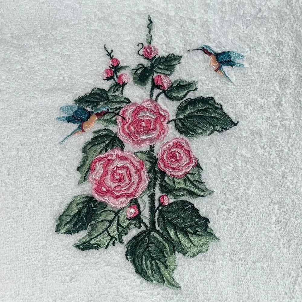 VTG Bath towel embroidered Hummingbirds Pink Roses Kathy Hatch Art ~ Taiwan NWT